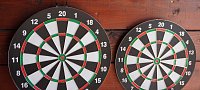 Zielscheiben-Set 38 cm + 6 Stk. scharfe Darts